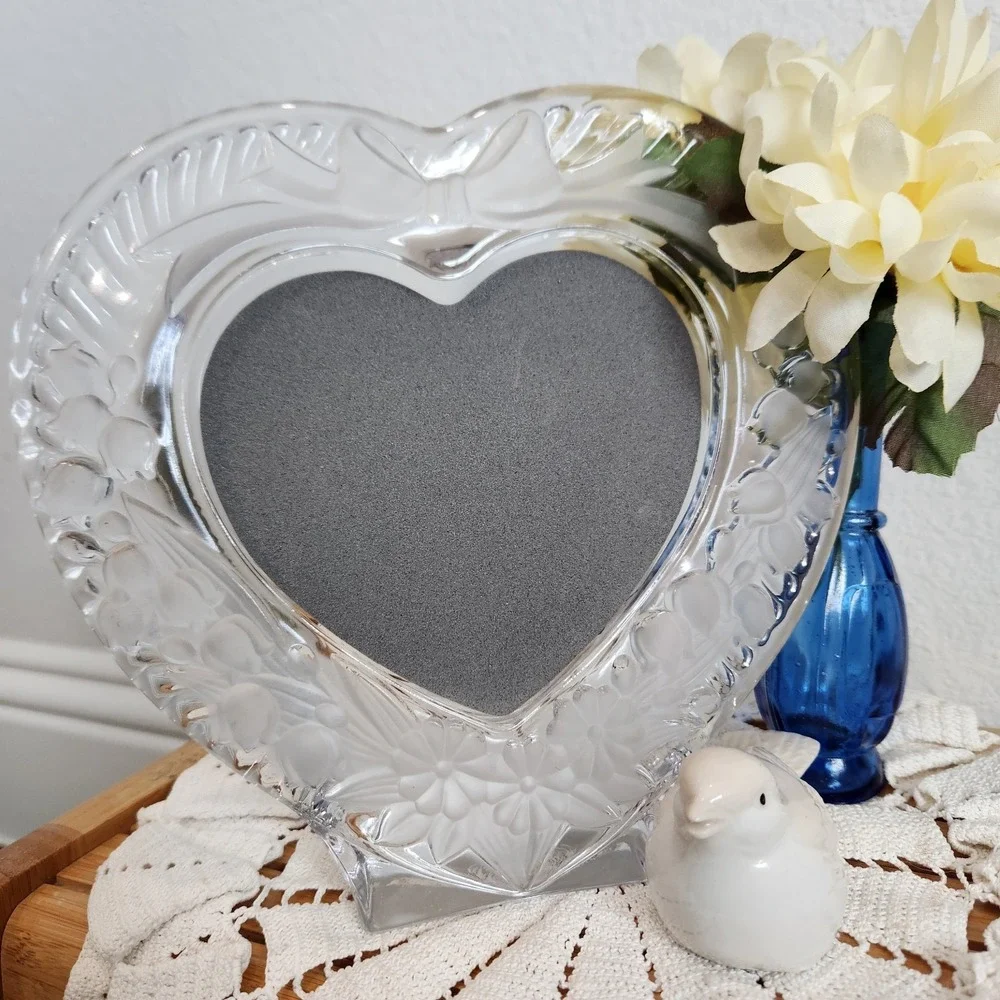 VTG Cottagecore Studio Nova Japan Crystal Picture Frosted Flowers Heart Shape
